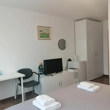 Ferienwohnung Sobe Pri Rozi Postojna Exterior foto