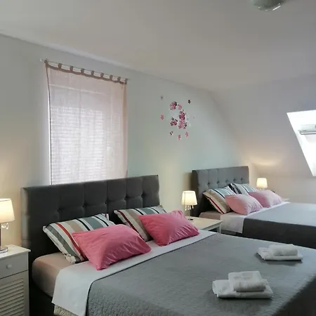 Ferienwohnung Sobe Pri Rozi Postojna Exterior foto