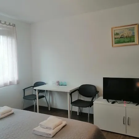 Ferienwohnung Sobe Pri Rozi Postojna Exterior foto